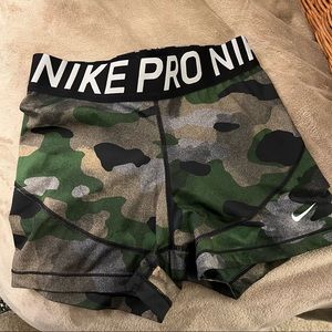 NIKE 3” PRO TRAINING COMPRESSION SHORTS - GREEN CAMO